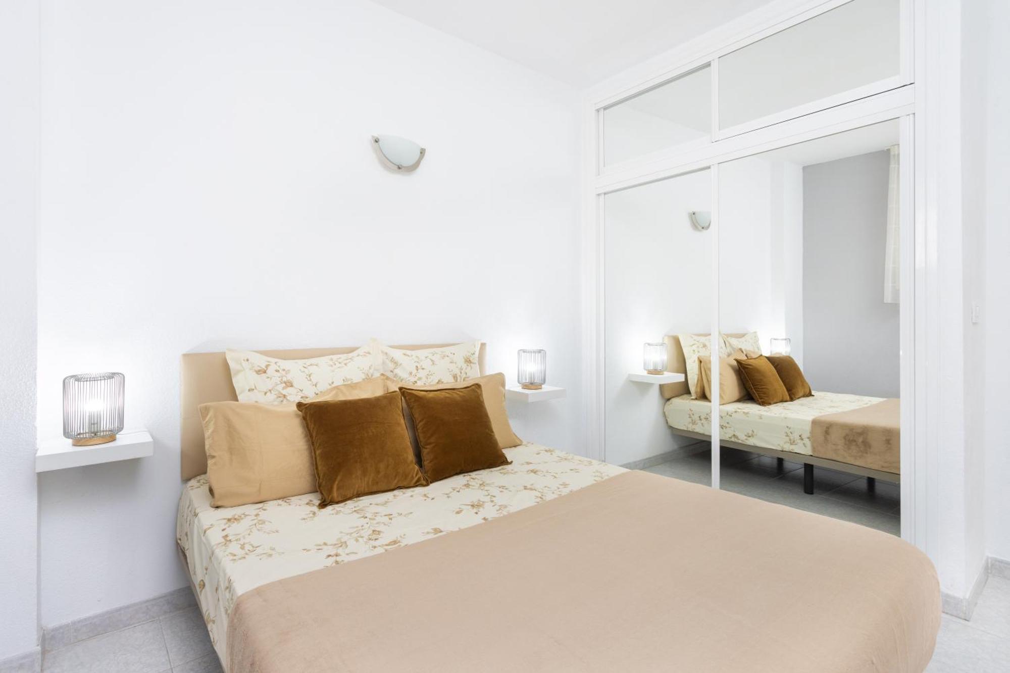 Classbnb - Seafront Apartment At Las Vistas Beach Арона Экстерьер фото