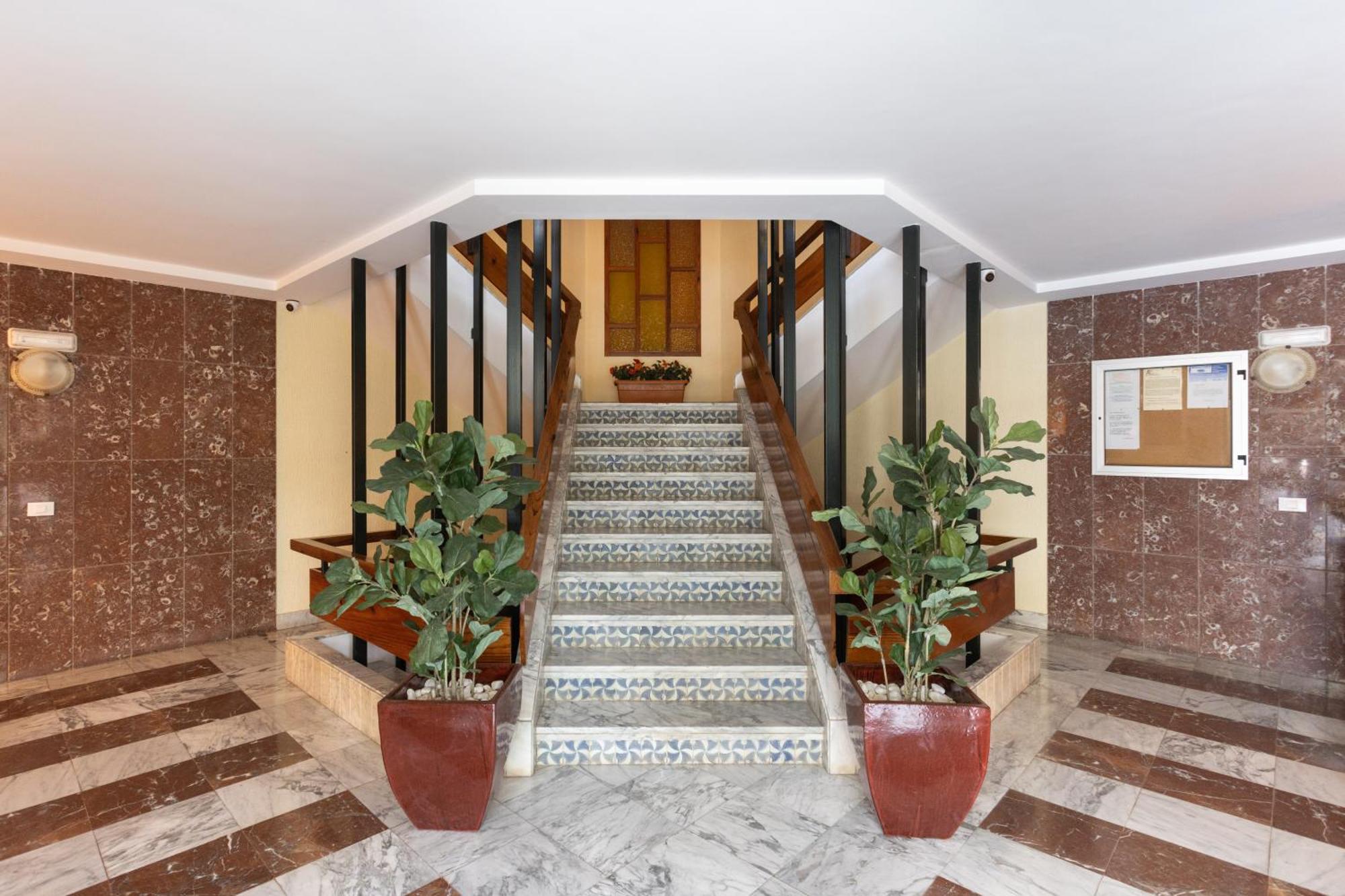 Classbnb - Seafront Apartment At Las Vistas Beach Арона Экстерьер фото