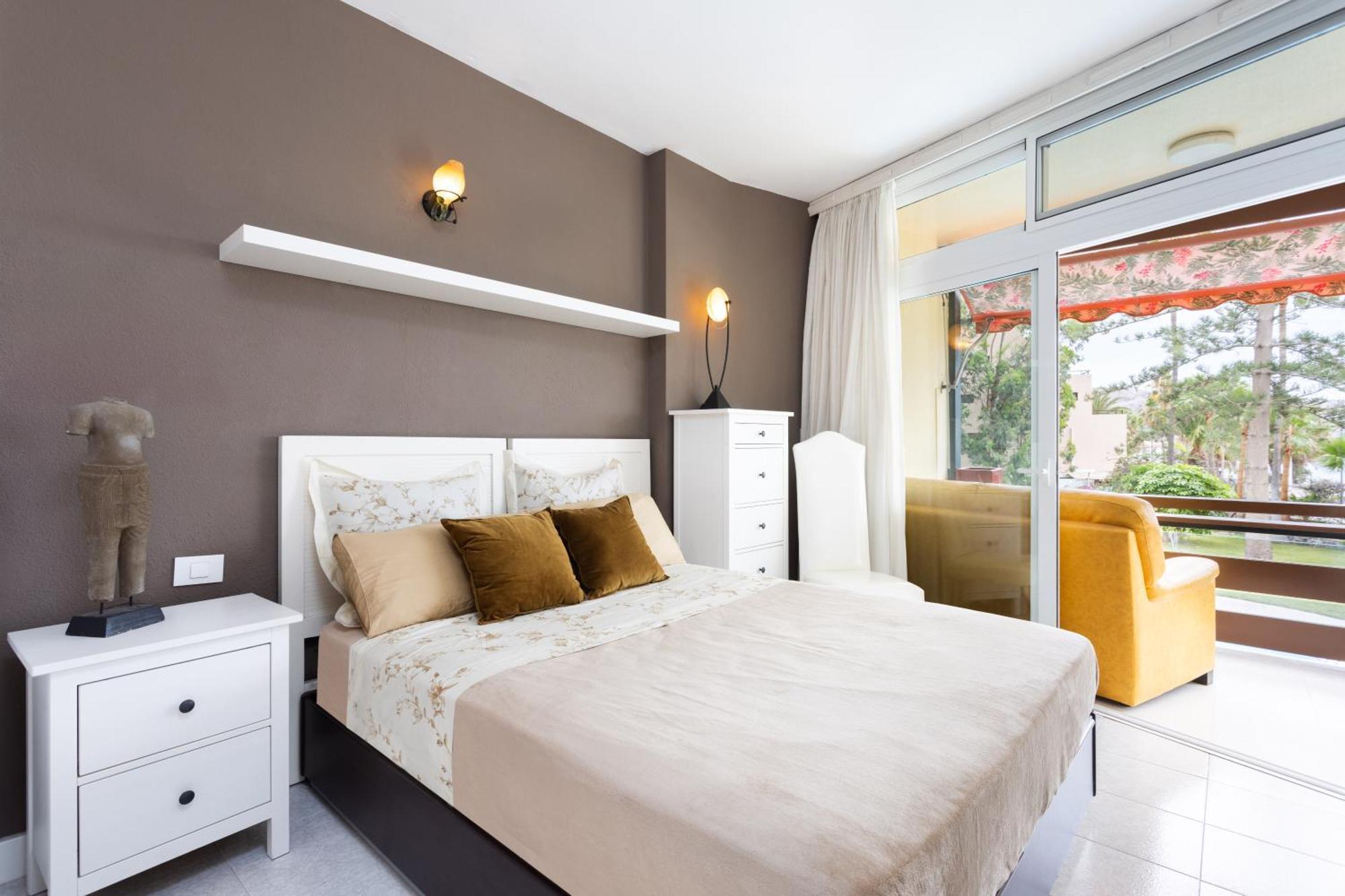 Classbnb - Seafront Apartment At Las Vistas Beach Арона Экстерьер фото